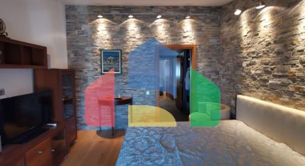 Предлагается к продаже квартира с видом на море в Петроваце.