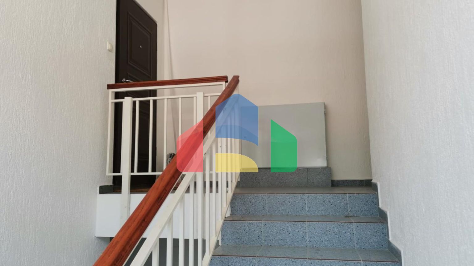 Предлагается к продаже квартира с видом на море в Петроваце.