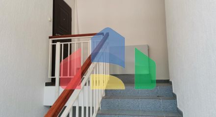 Предлагается к продаже квартира с видом на море в Петроваце.