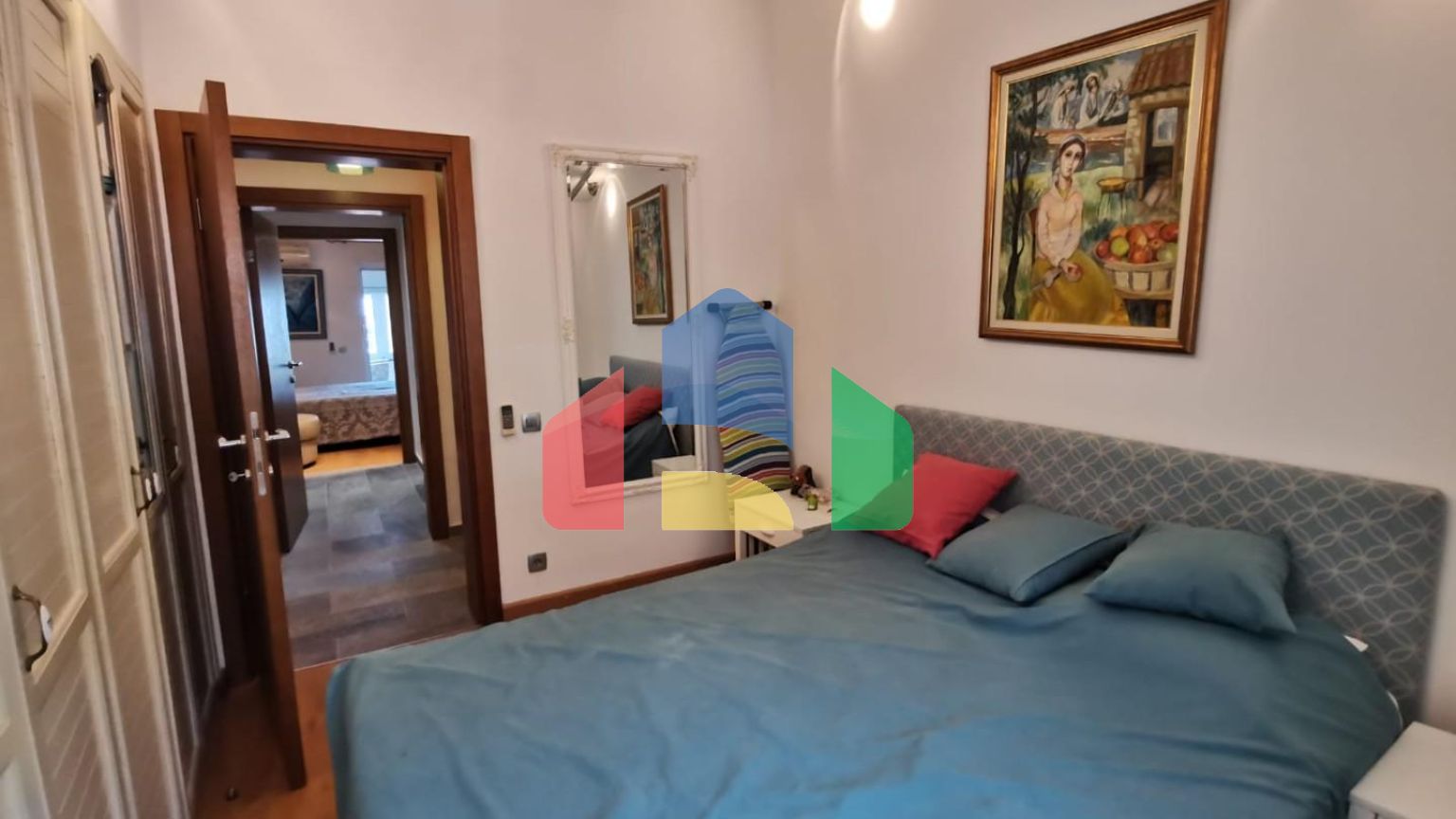 Предлагается к продаже квартира с видом на море в Петроваце.