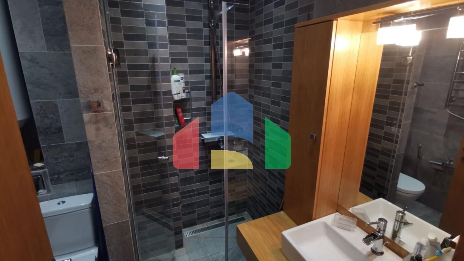 Предлагается к продаже квартира с видом на море в Петроваце.