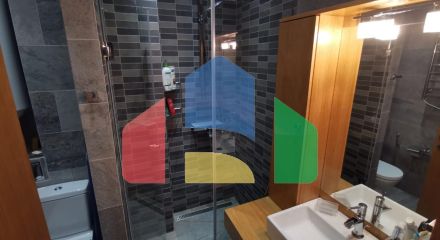 Предлагается к продаже квартира с видом на море в Петроваце.