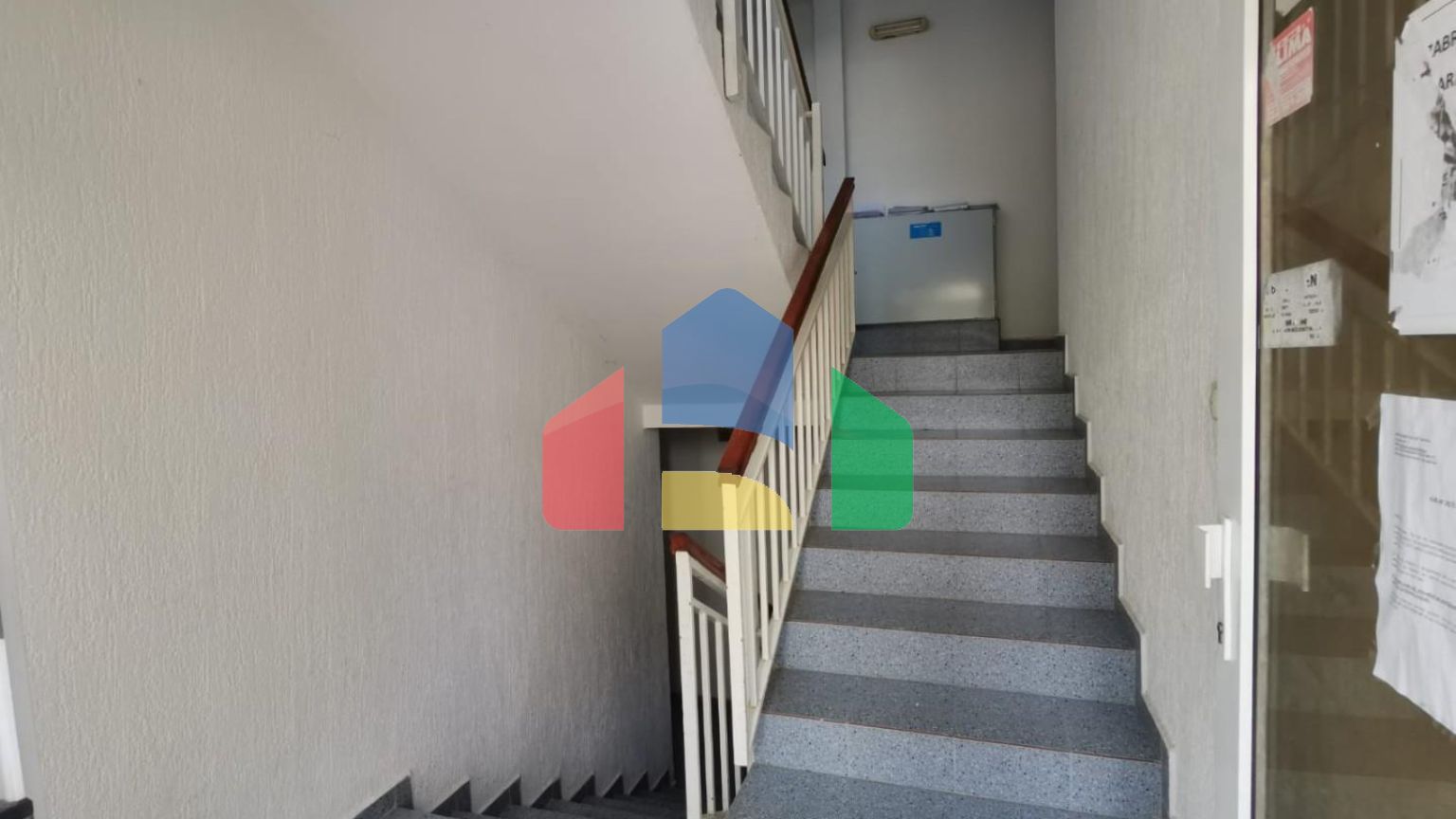 Предлагается к продаже квартира с видом на море в Петроваце.