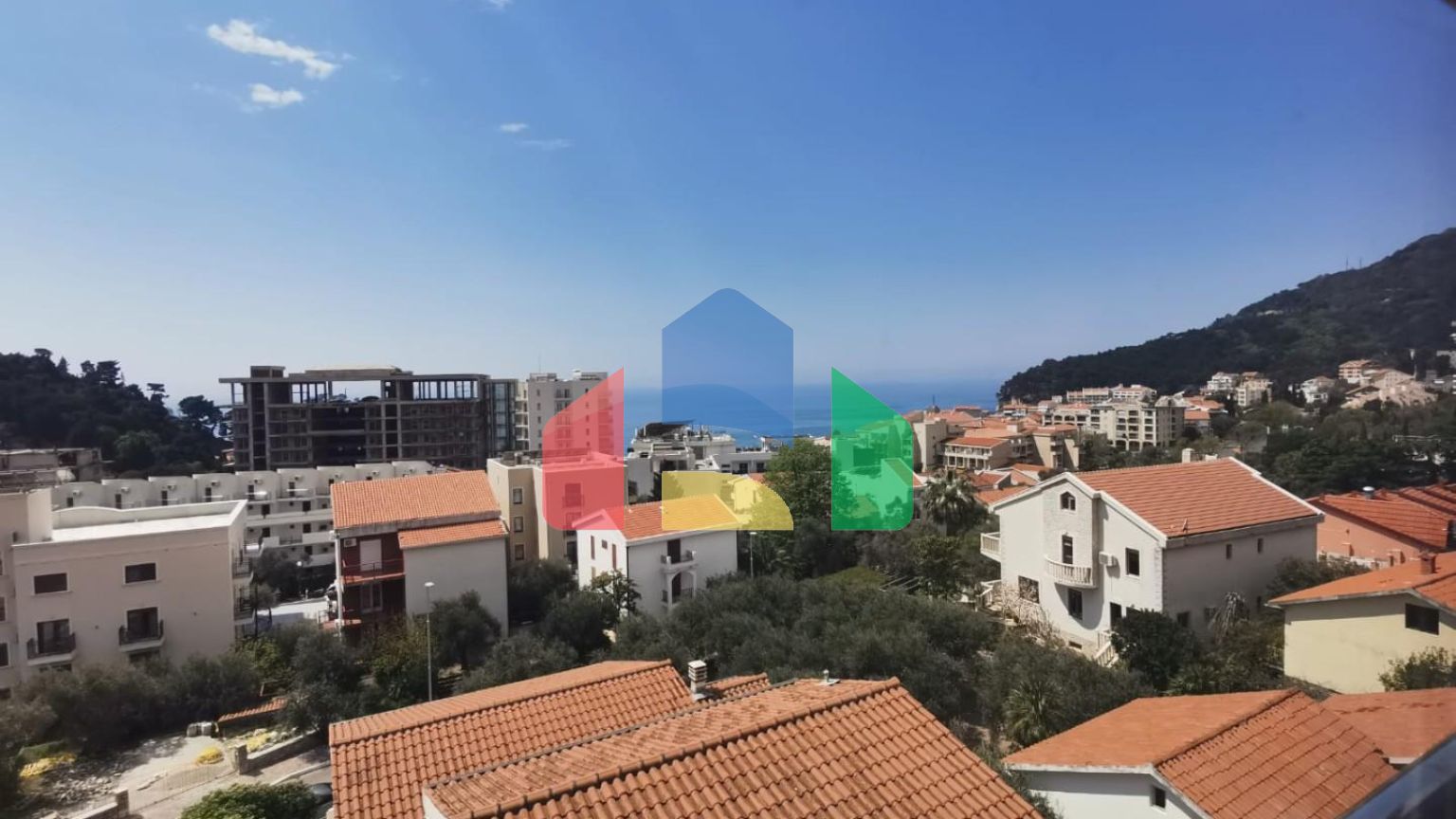 Предлагается к продаже квартира с видом на море в Петроваце.