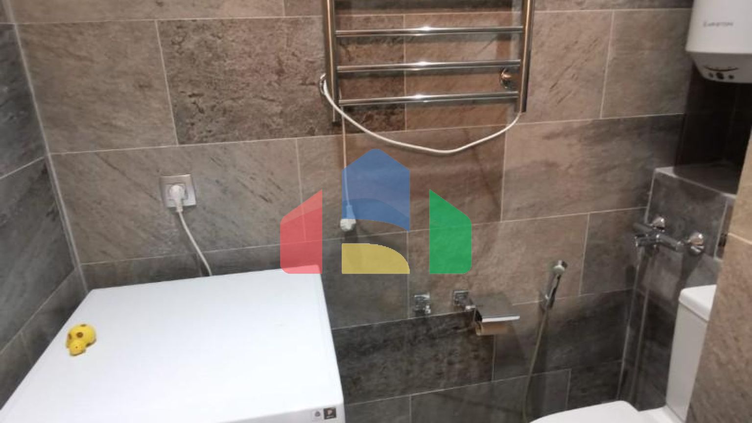 Предлагается к продаже квартира с видом на море в Петроваце.