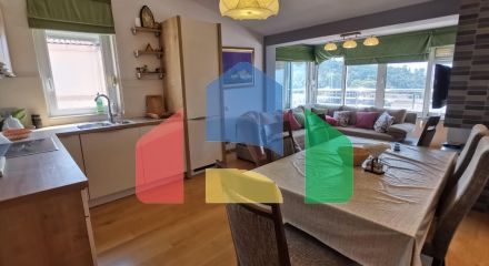 Предлагается к продаже квартира с видом на море в Петроваце.