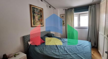 Предлагается к продаже квартира с видом на море в Петроваце.