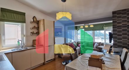 Предлагается к продаже квартира с видом на море в Петроваце.