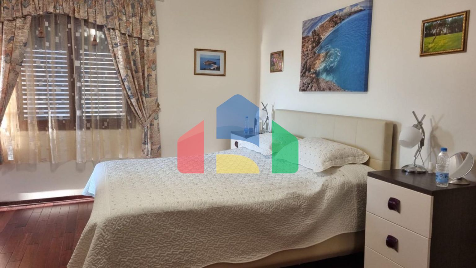 Видовая квартира с 2 спальнями с гаражом в Петроваце