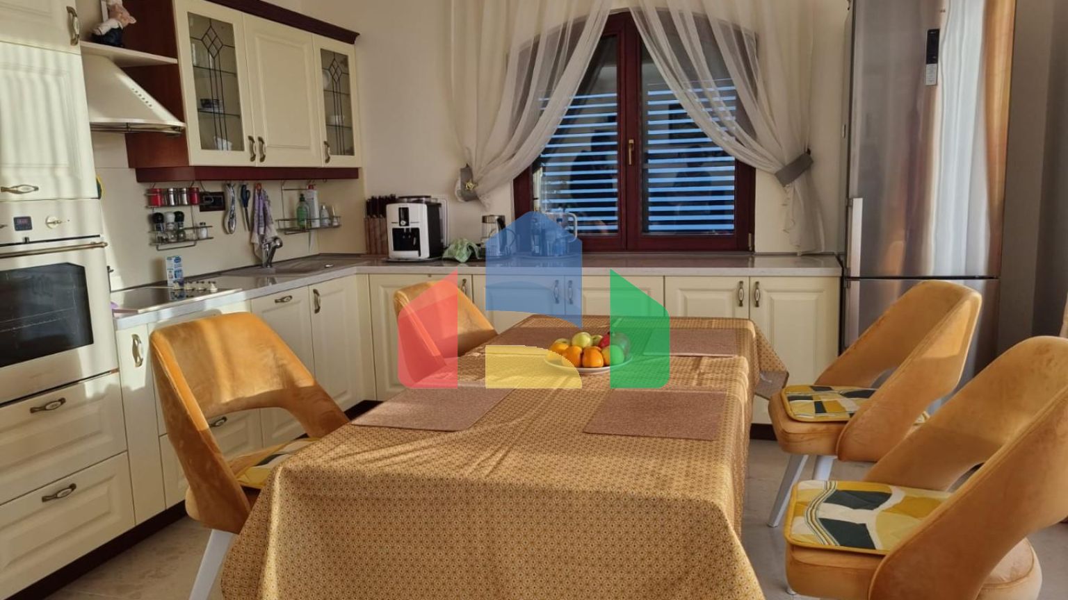 Видовая квартира с 2 спальнями с гаражом в Петроваце