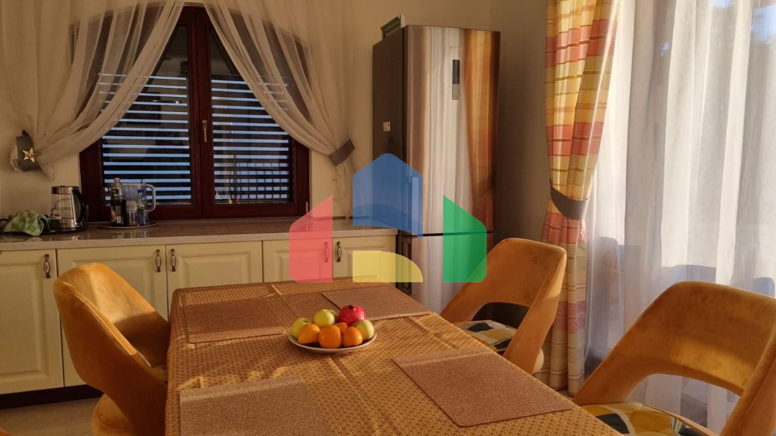 Видовая квартира с 2 спальнями с гаражом в Петроваце