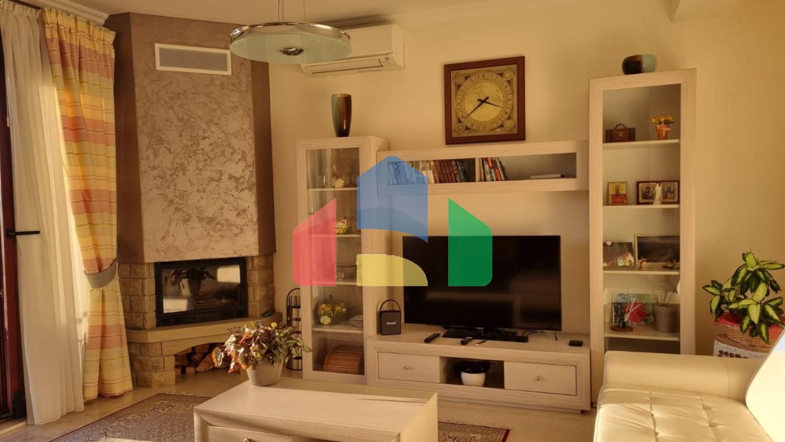 Видовая квартира с 2 спальнями с гаражом в Петроваце