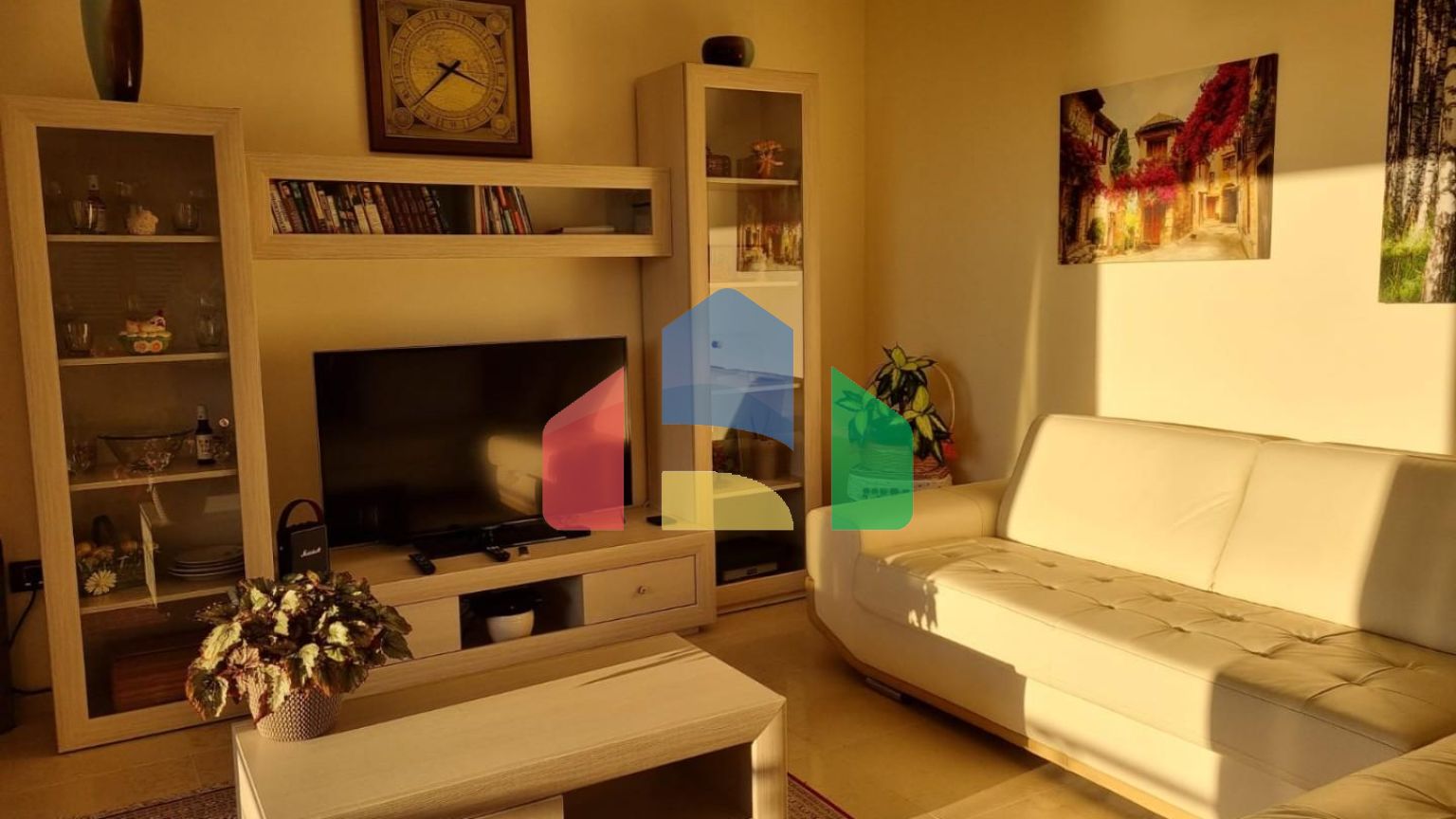 Видовая квартира с 2 спальнями с гаражом в Петроваце