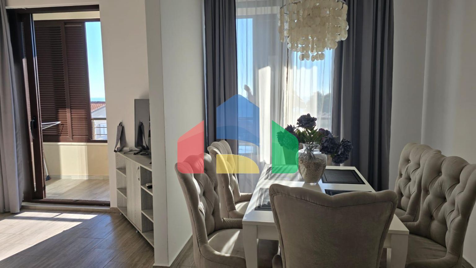 Продается видовая квартира в Петроваце!