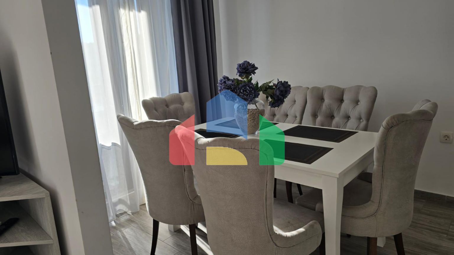 Продается видовая квартира в Петроваце!