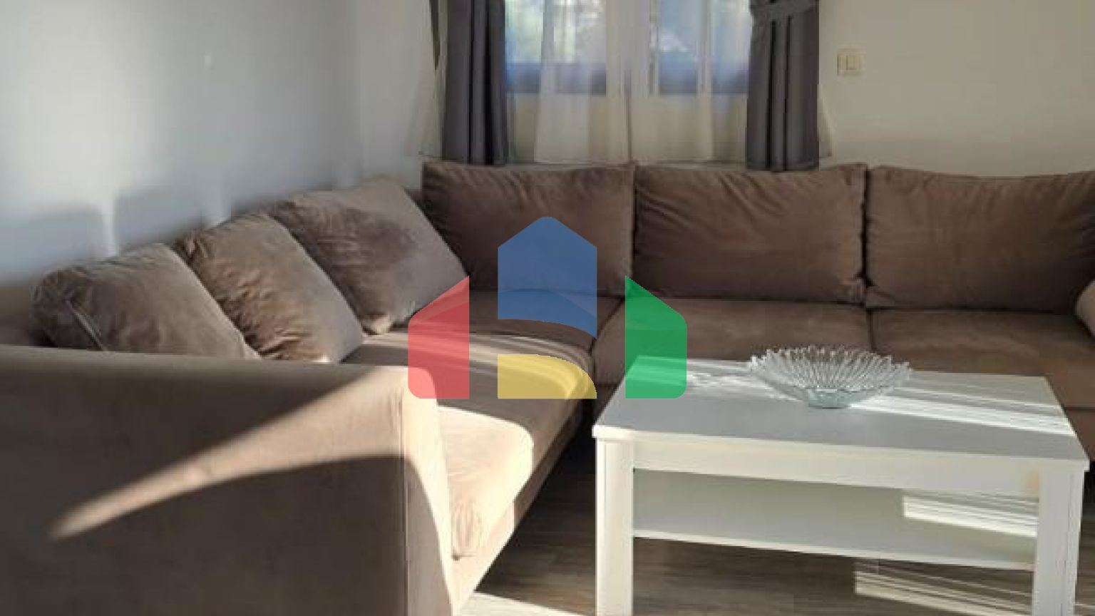 Продается видовая квартира в Петроваце!