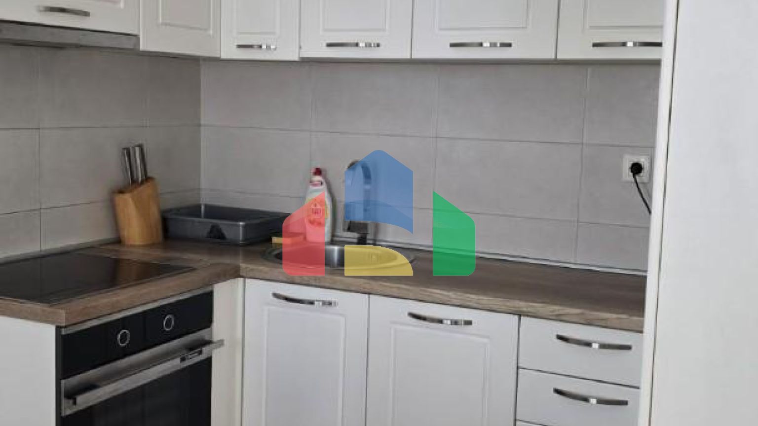 Продается видовая квартира в Петроваце!