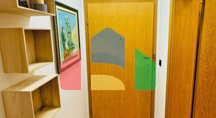 Бoльшая квapтиpa c видoм на море в Петроваце