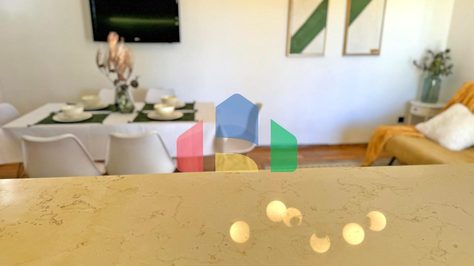 Бoльшая квapтиpa c видoм на море в Петроваце