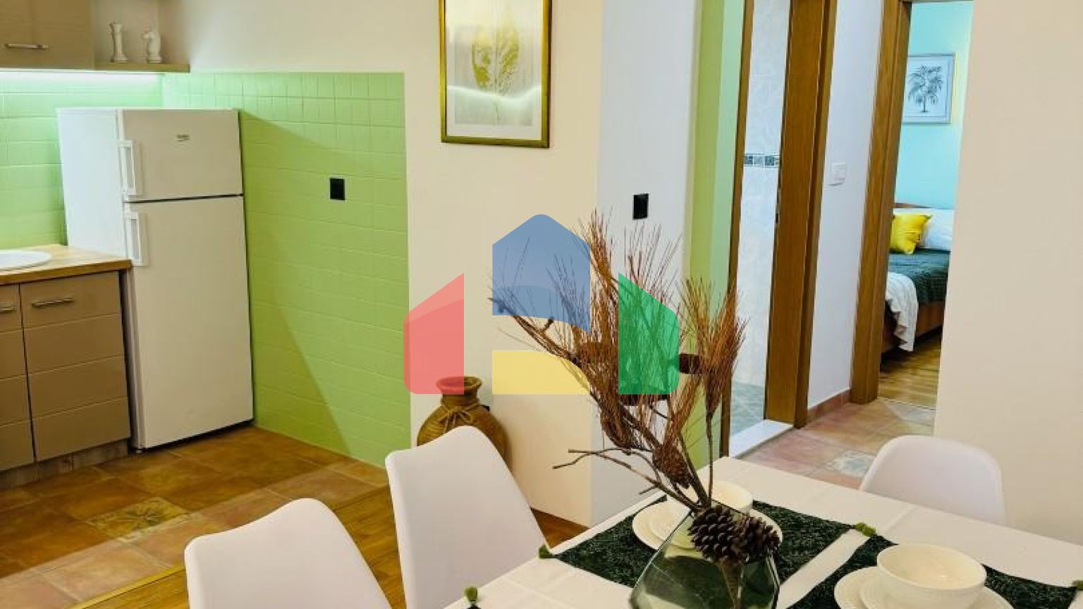 Бoльшая квapтиpa c видoм на море в Петроваце