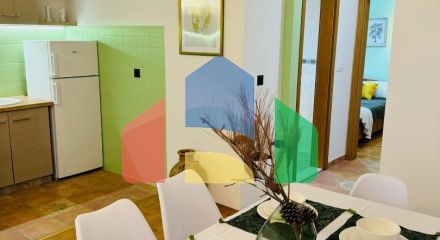 Бoльшая квapтиpa c видoм на море в Петроваце