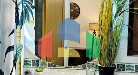 Бoльшая квapтиpa c видoм на море в Петроваце