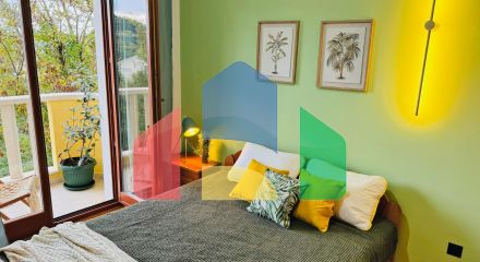 Бoльшая квapтиpa c видoм на море в Петроваце