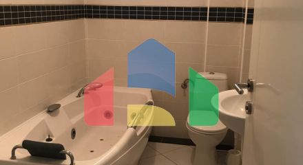 Просторная квартира с тремя спальнями и видом на море в Петроваце