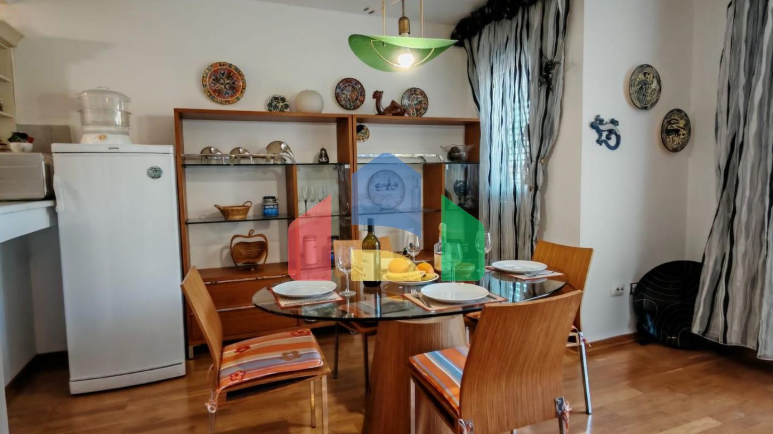 Петровац. Квартира с 2 спальнями рядом с морем, 260.000 €