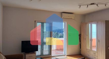 Продается квартира с одной спальней с видом на море в городе Петровац.