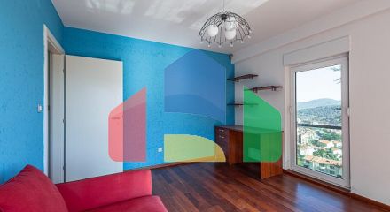 Трехкомнатная квартира в Петровце с видом на море Трехкомнатная квартира в Петровце с видом на море