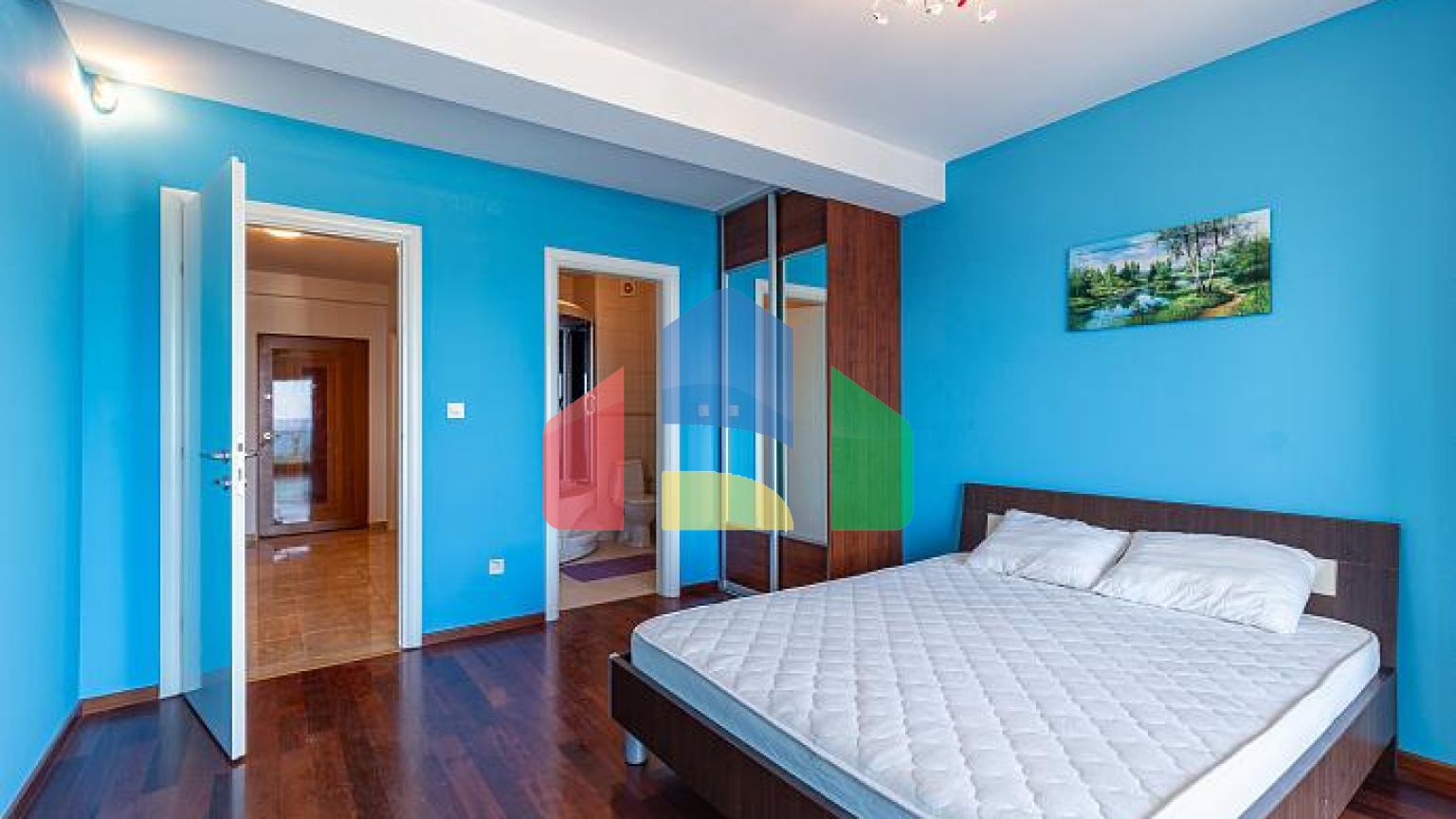 Трехкомнатная квартира в Петровце с видом на море