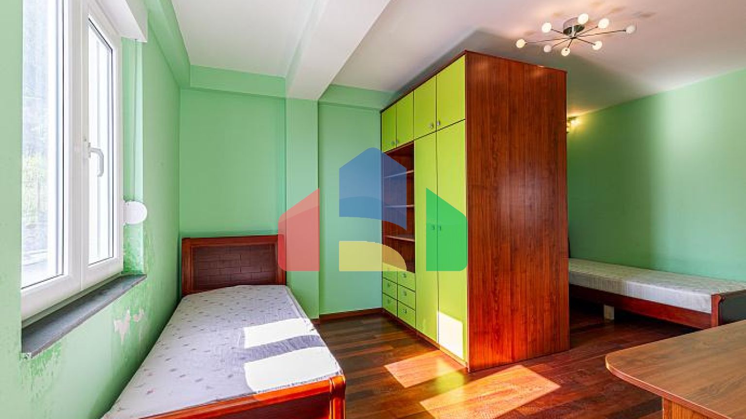 Трехкомнатная квартира в Петровце с видом на море