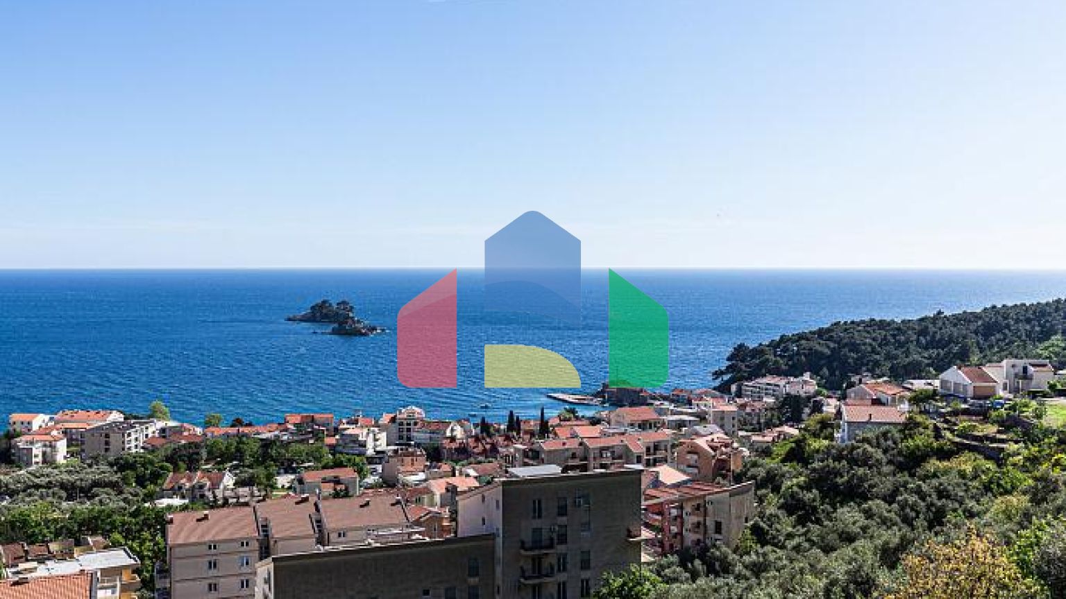 Трехкомнатная квартира в Петровце с видом на море