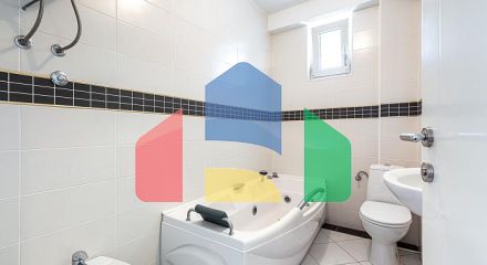 Трехкомнатная квартира в Петровце с видом на море Трехкомнатная квартира в Петровце с видом на море