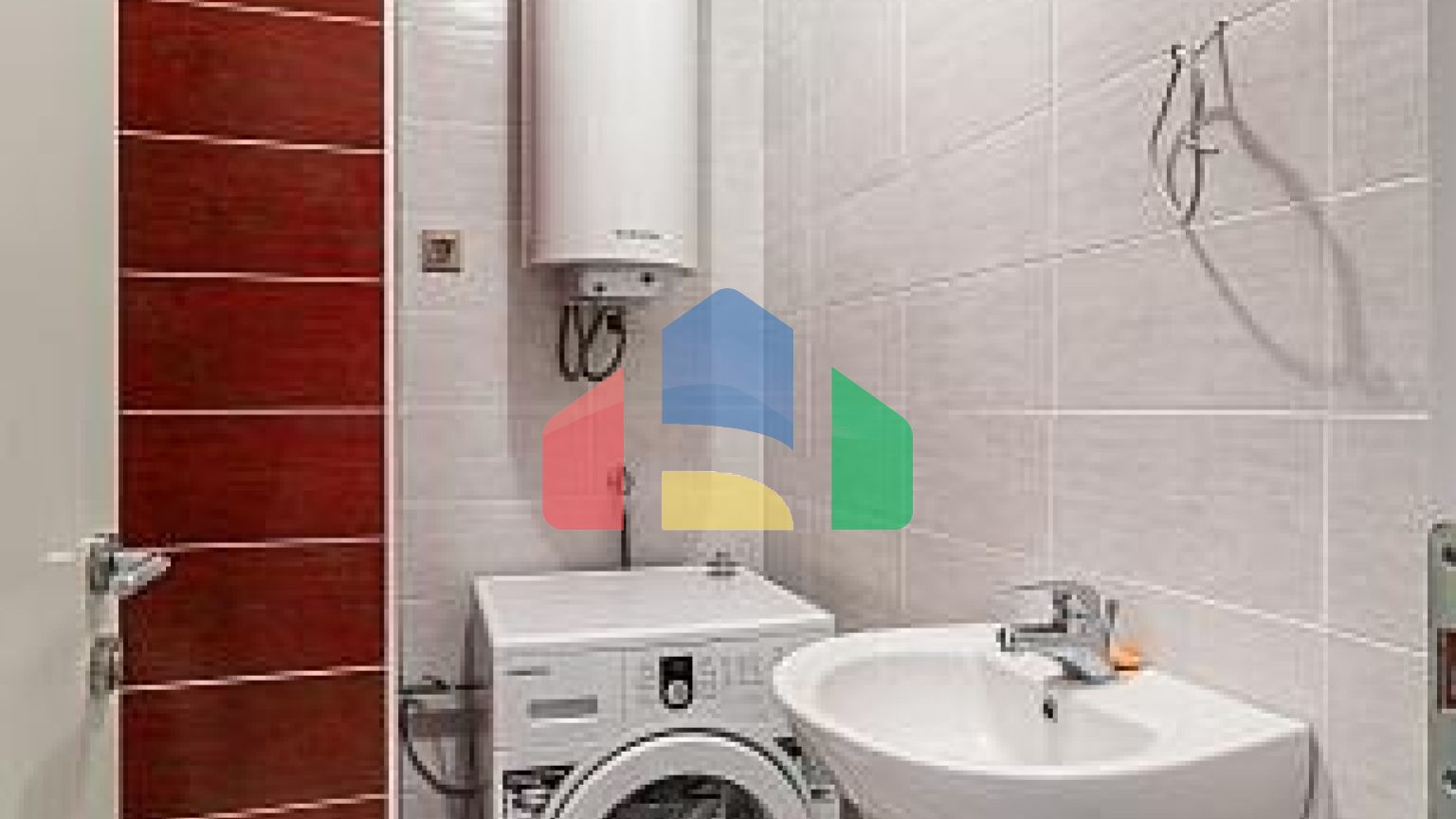 Трехкомнатная квартира в Петровце с видом на море