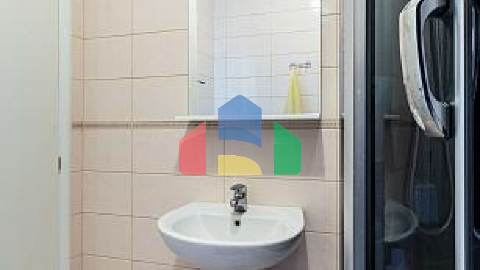 Трехкомнатная квартира в Петровце с видом на море