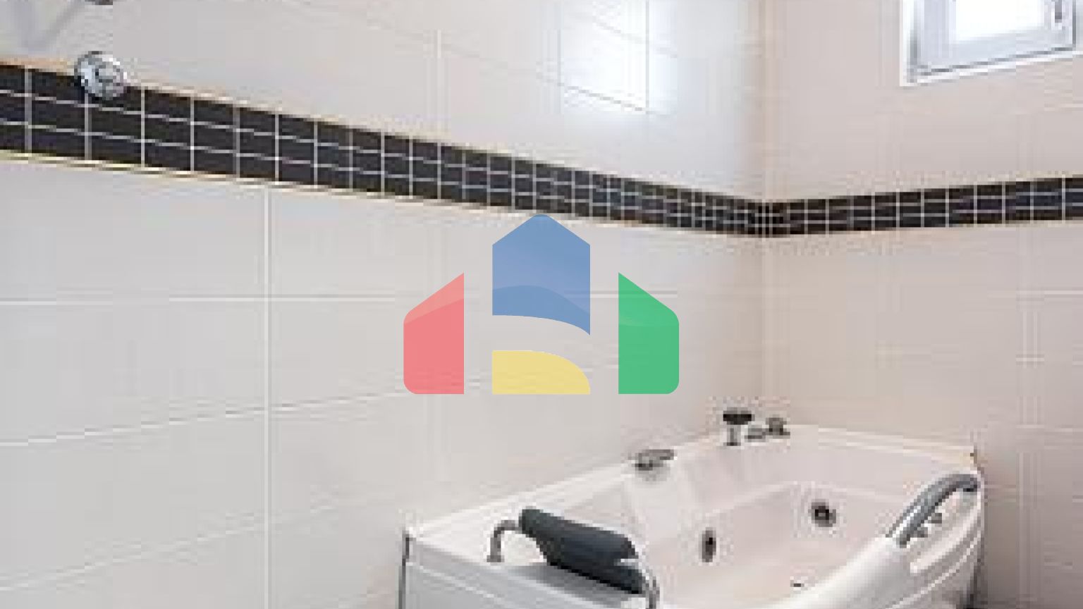 Трехкомнатная квартира в Петровце с видом на море