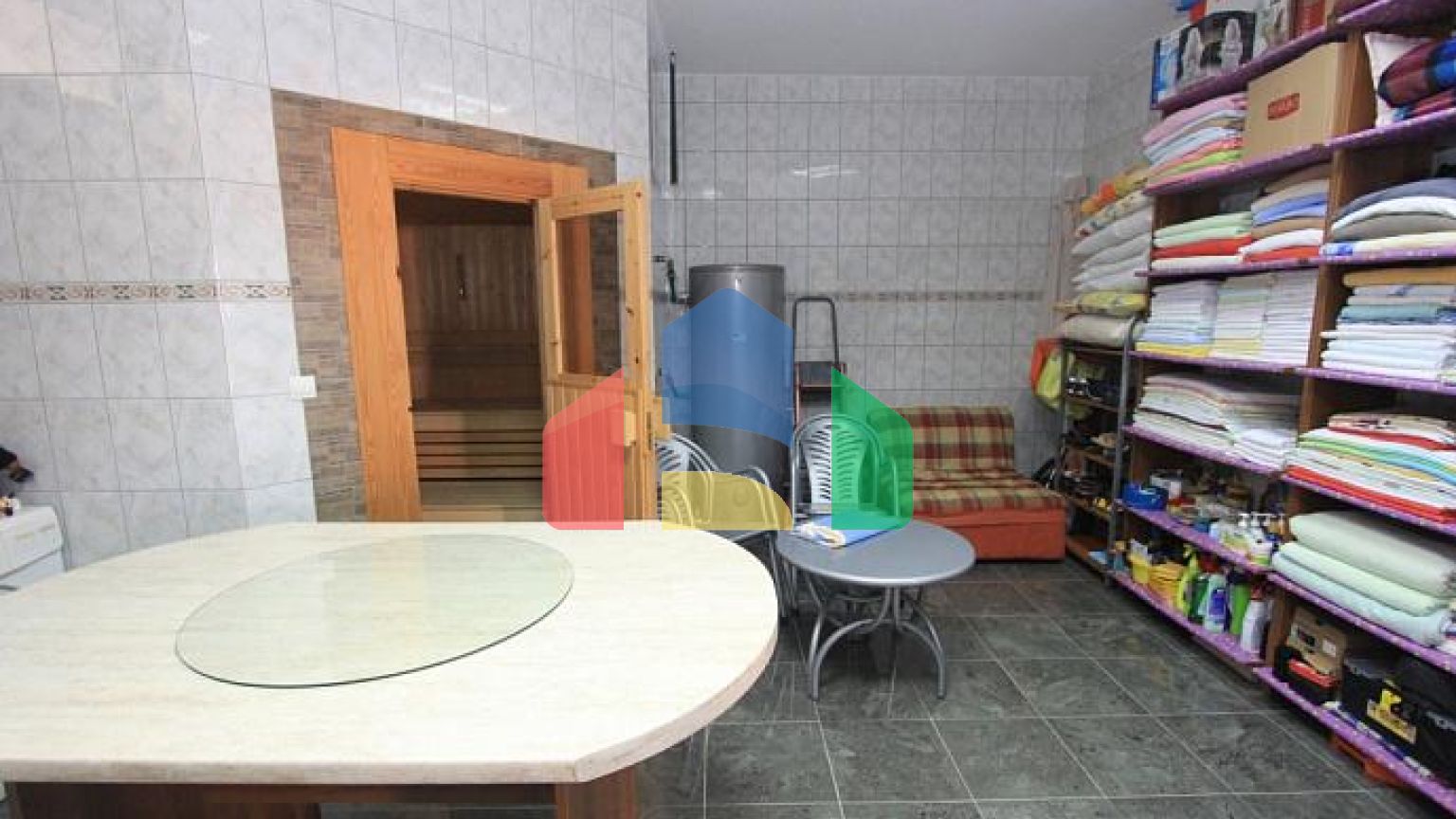 Светлая вилла с бассейном в Петроваце