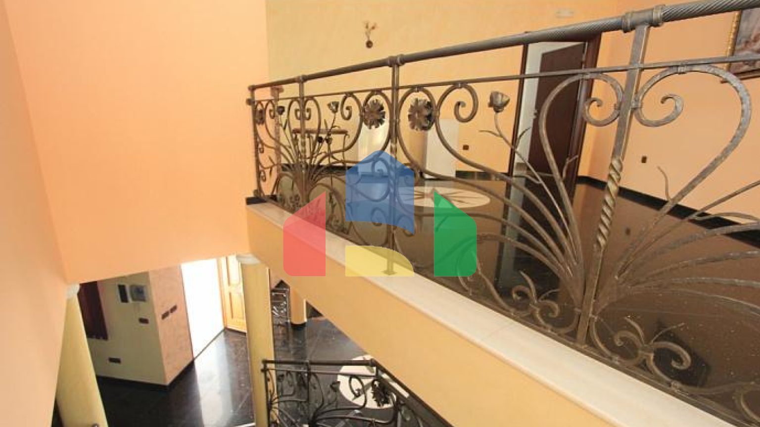 Светлая вилла с бассейном в Петроваце