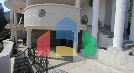 Villa with pool in Petrovac