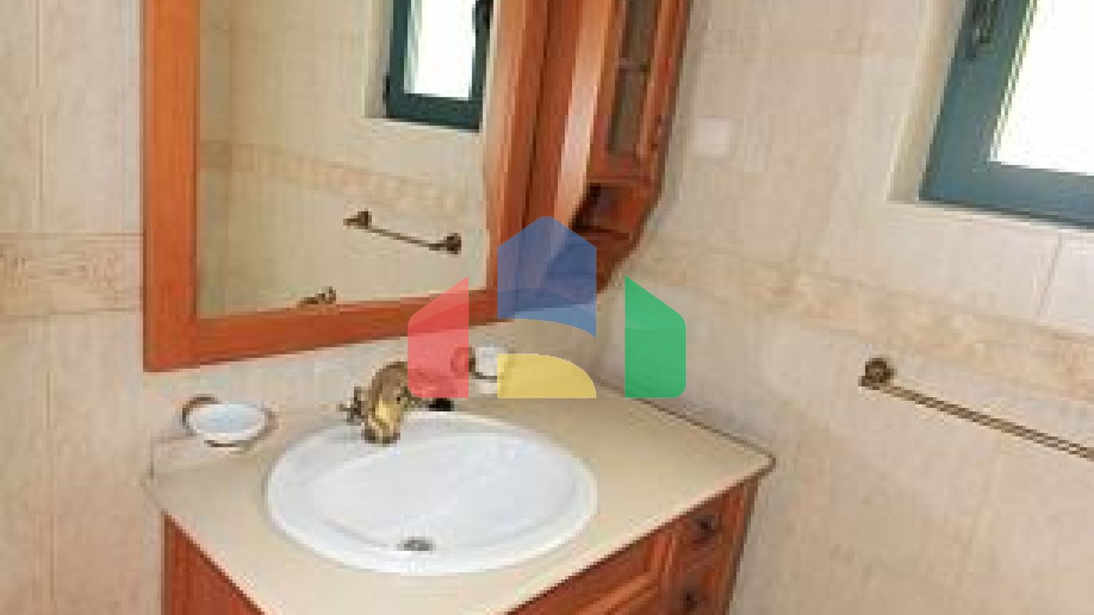 Светлая вилла с бассейном в Петроваце