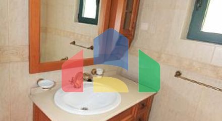 Светлая вилла с бассейном в Петроваце