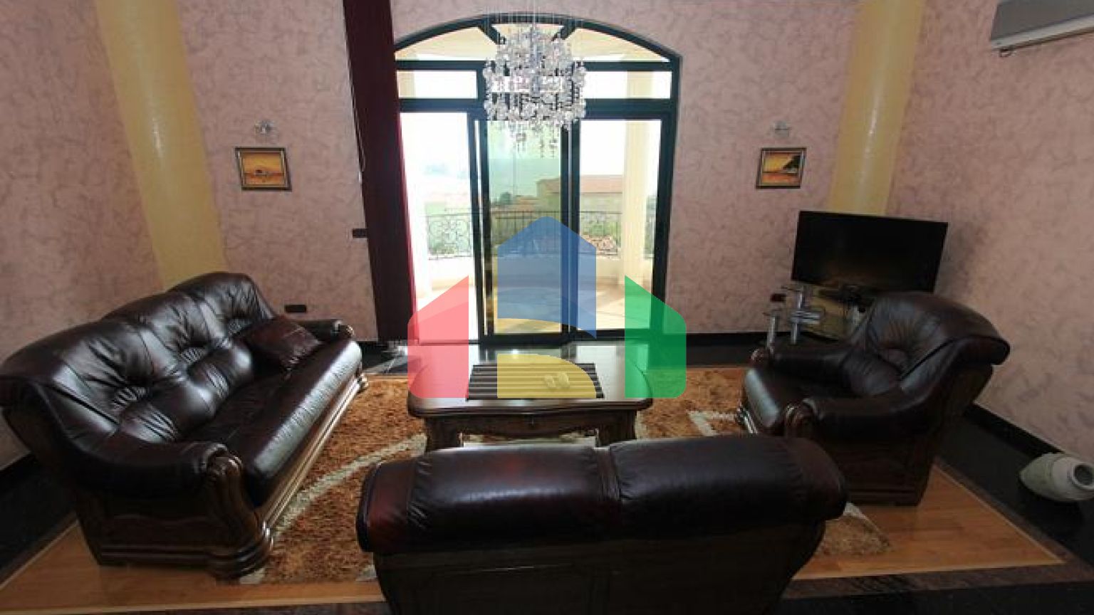 Светлая вилла с бассейном в Петроваце