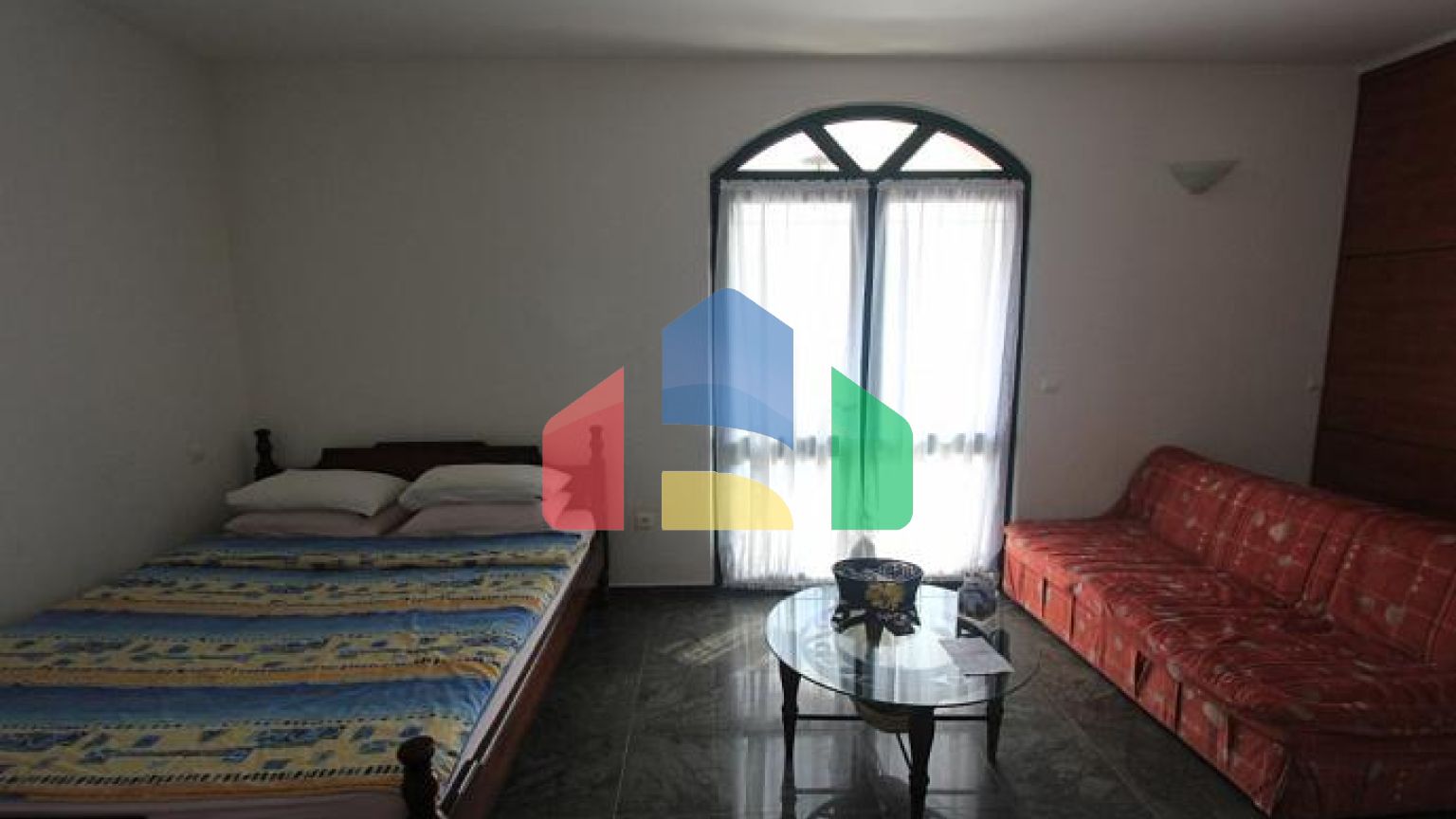 Светлая вилла с бассейном в Петроваце