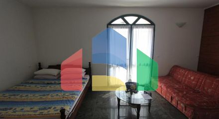 Светлая вилла с бассейном в Петроваце