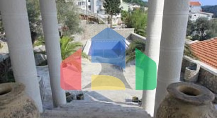 Villa with pool in Petrovac