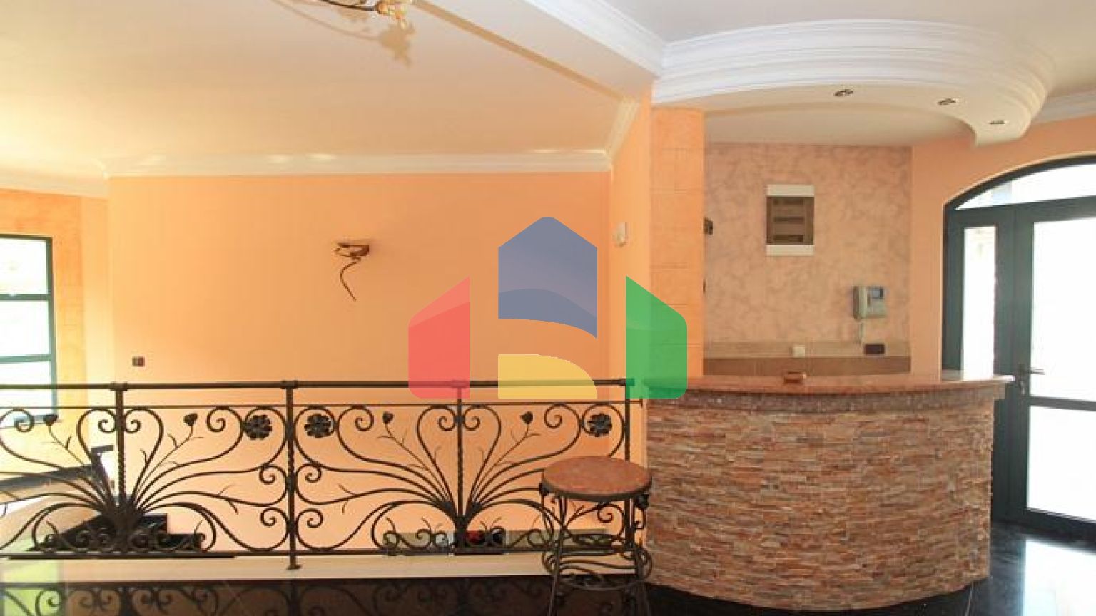 Светлая вилла с бассейном в Петроваце