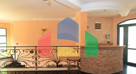 Светлая вилла с бассейном в Петроваце