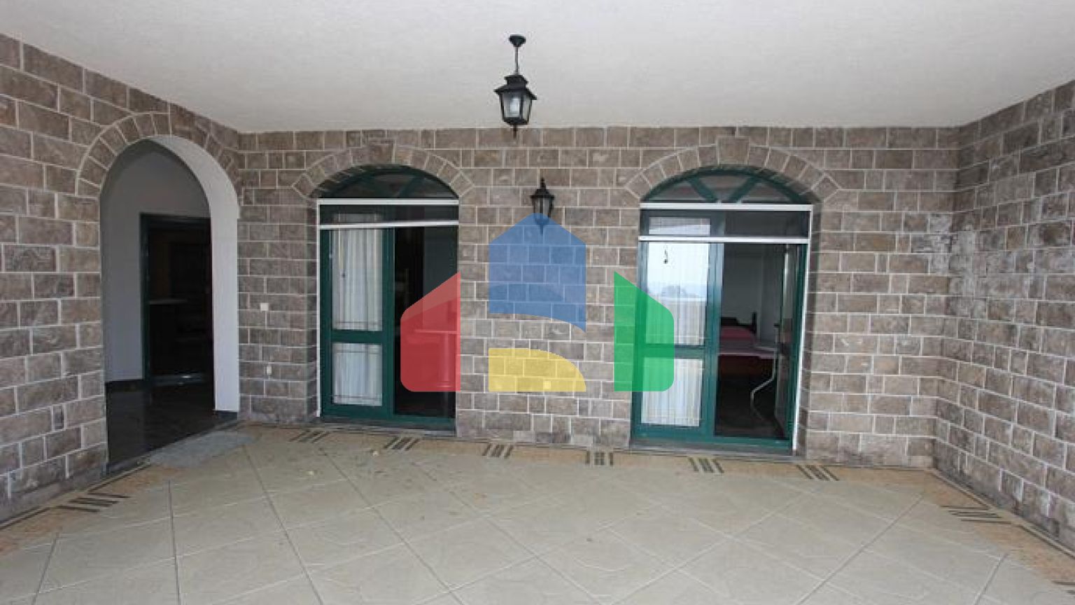 Светлая вилла с бассейном в Петроваце